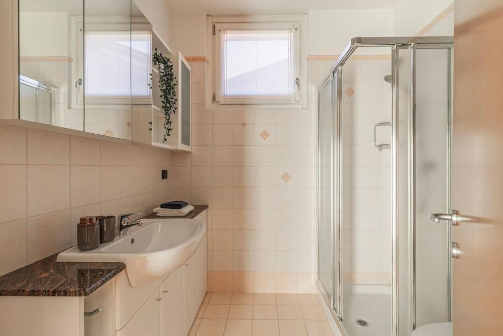 Appartamento Bellavista Con Ac E Posto Auto A Brunate Como Exteriör bild
