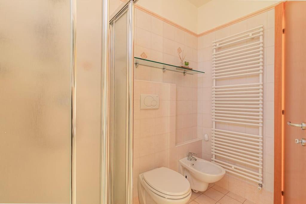Appartamento Bellavista Con Ac E Posto Auto A Brunate Como Exteriör bild